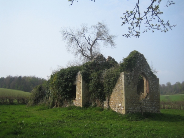Руины церкви в Бикс Боттом, где снимались сцены ритуалов