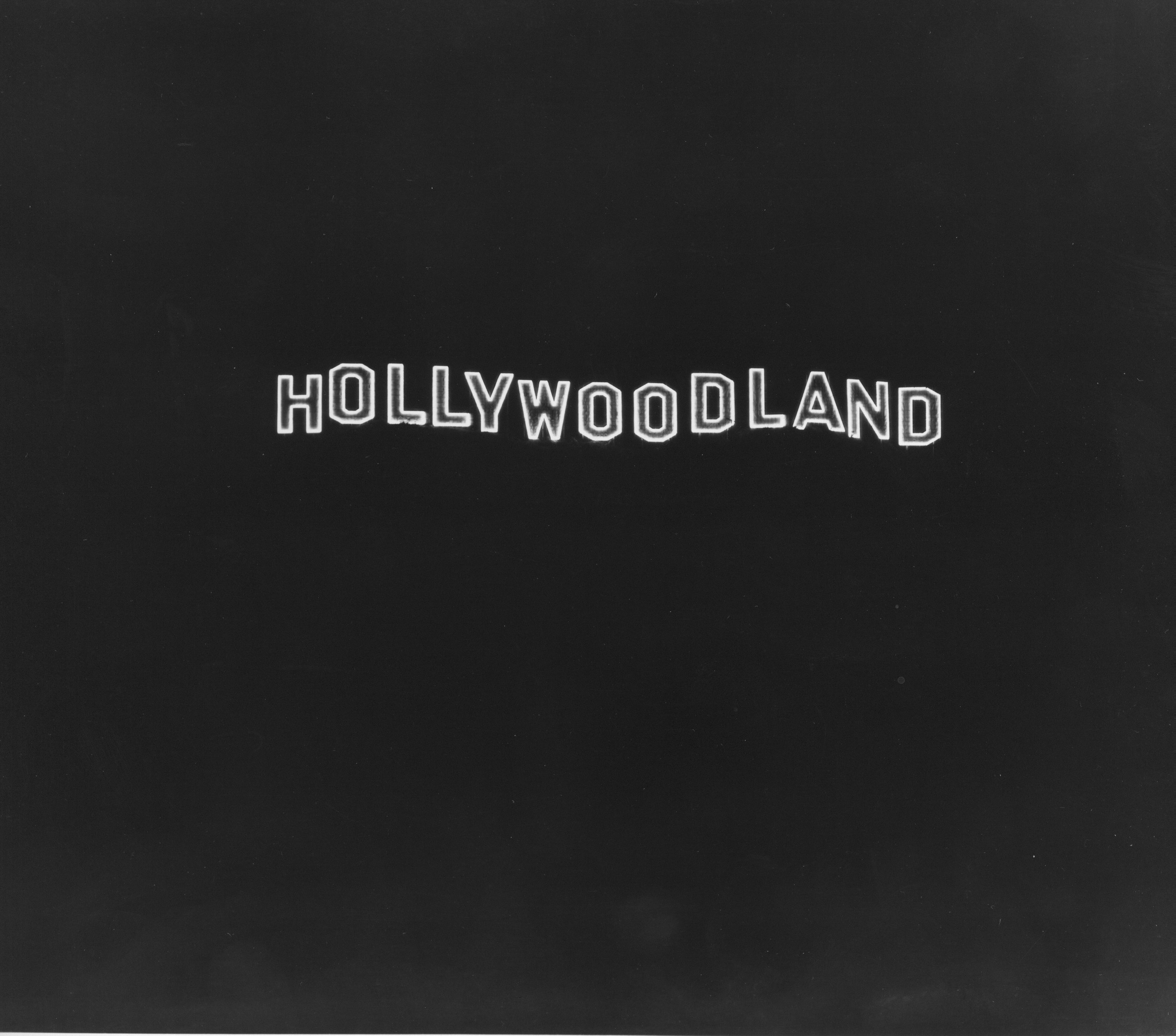 Знак Голливудленд ночью, примерно 1925 год / Courtesy Los Angeles Public Library, Security Pacific Collection