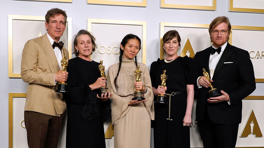 Команда фильма&nbsp;«Земля кочевников» на церемонии вручения «Оскар-2021».